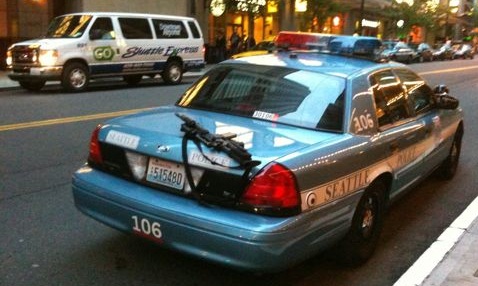 Seattle police leave AR-15 rifle unattended on the hood of a cop car